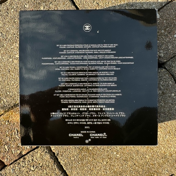 Chanel Collection of 5 Essential Mini Brushes - Picture 2 of 10